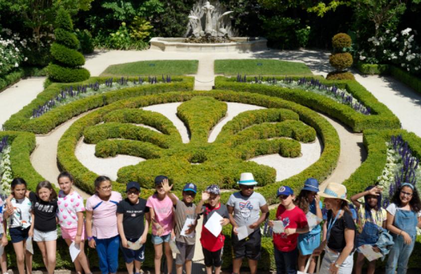 Enfants dans les jardins de la Villa Ephrussi